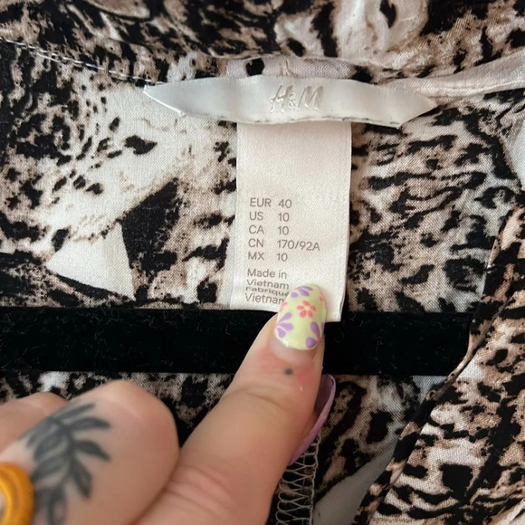 H&M Novelty Leopard Cat Feline Printed Blouse Size 10 - Picture 5 of 7